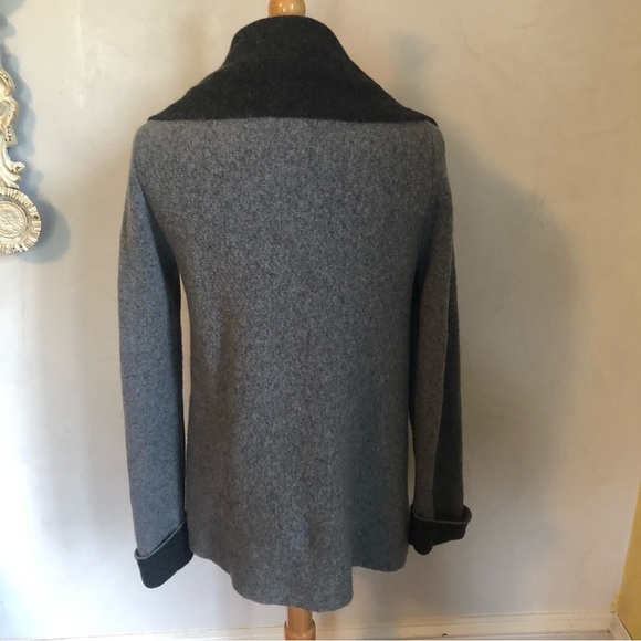 Chiaramente two tone Gray 66%Wool stretch knit modern cardigan/shawl Size Large - Picture 4 of 13